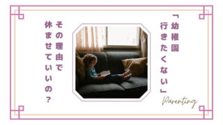 家で本を読む女の子